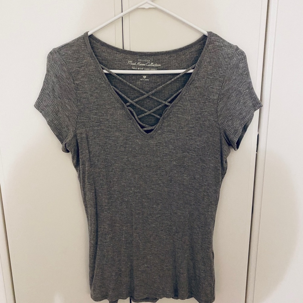 grey v neck shirt
